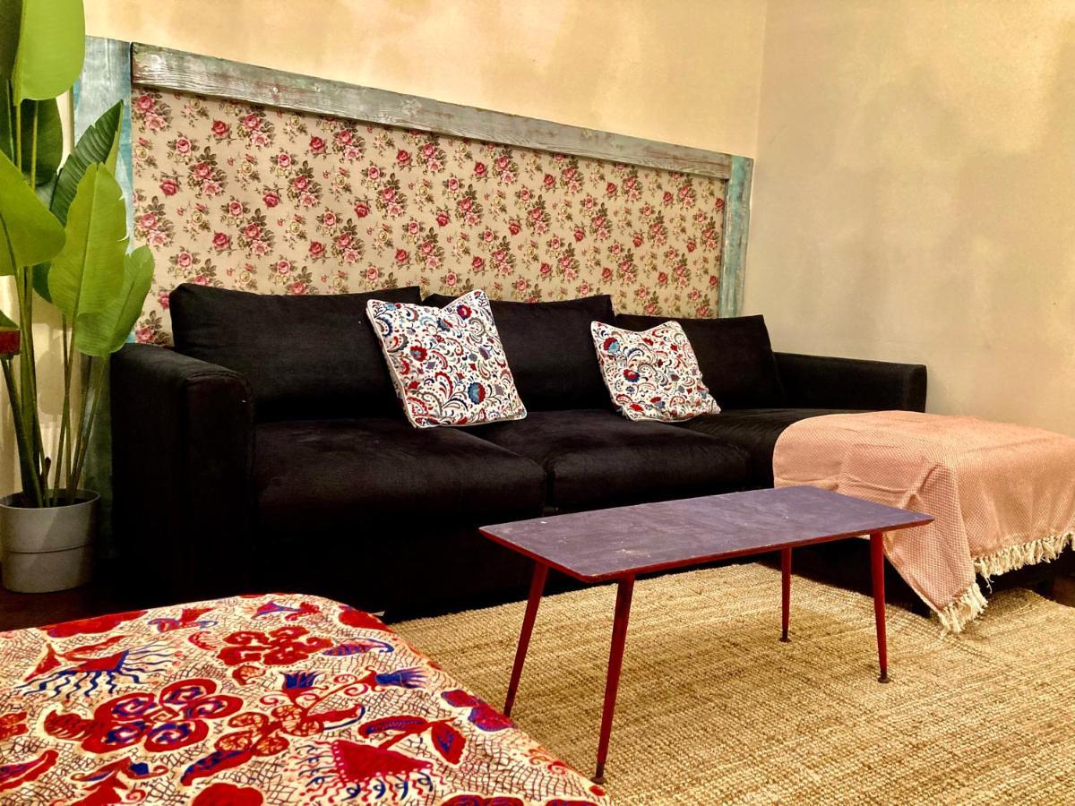 Apartment Lovely Cosy Art Flat At Center Budapest