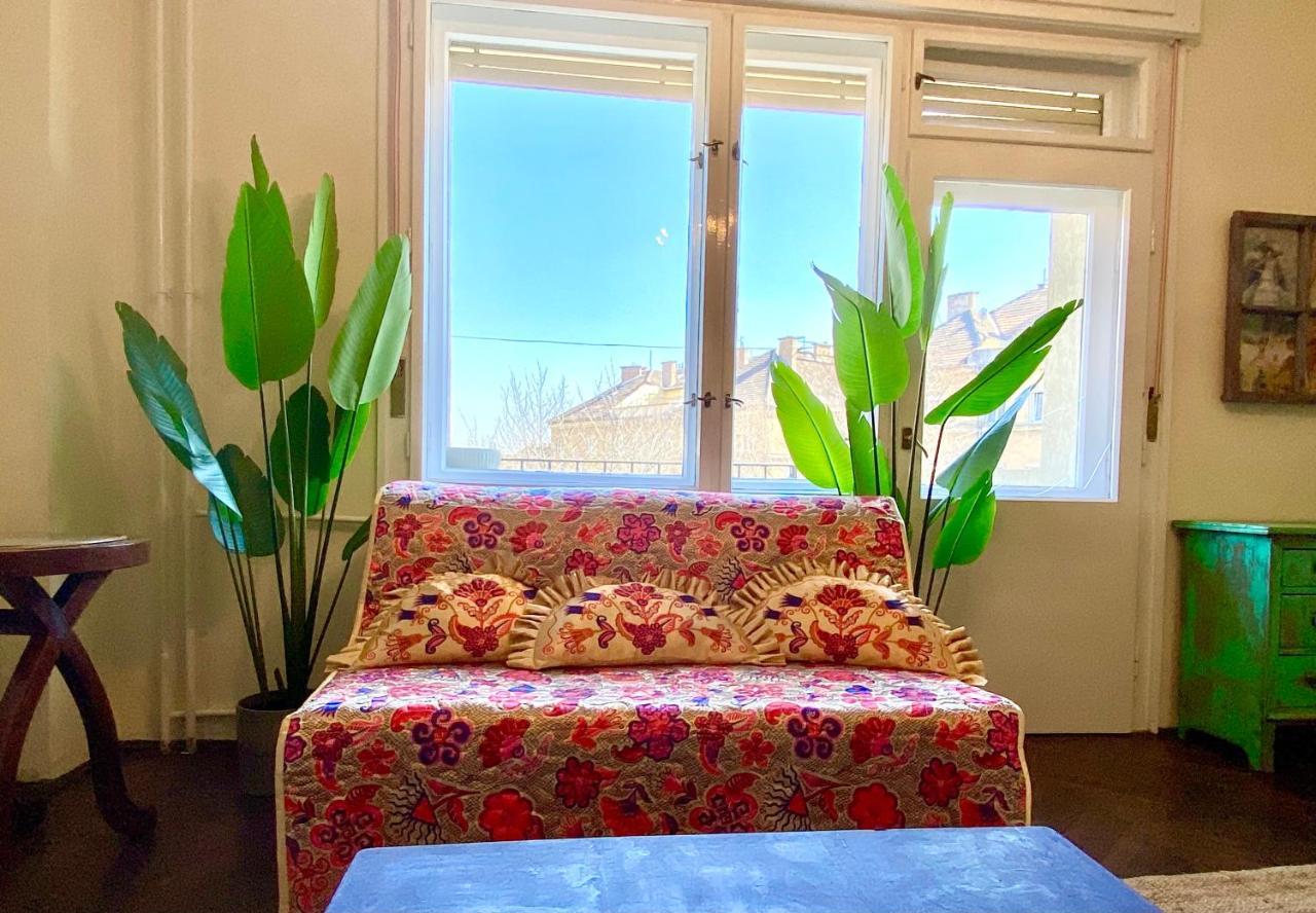 Apartment Lovely Cosy Art Flat At Center Budapest
